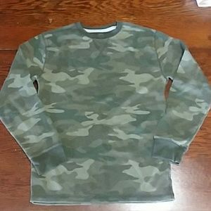 Boy's camo thermal shirt size XL (14-16)